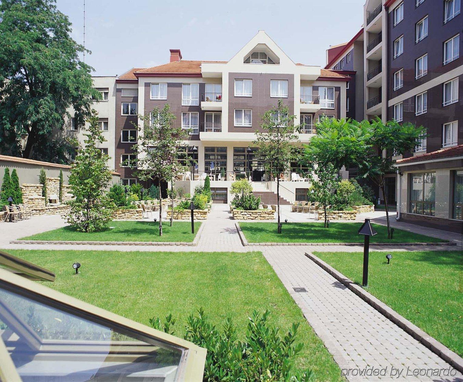 Adina Hotel 4*