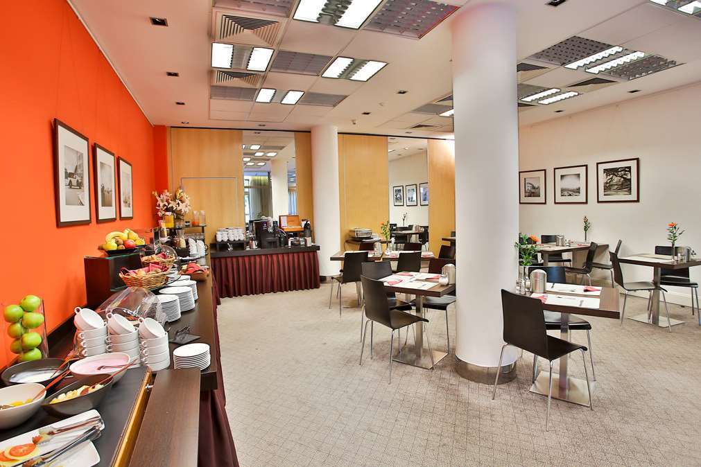 Adina Aparthotel 4*